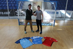 Carlos-Barrón-y-Nico-Sarmiento-posan-con-la-camiseta-de-su-selección-y-la-del-Palma-Futsal-1-1024x768